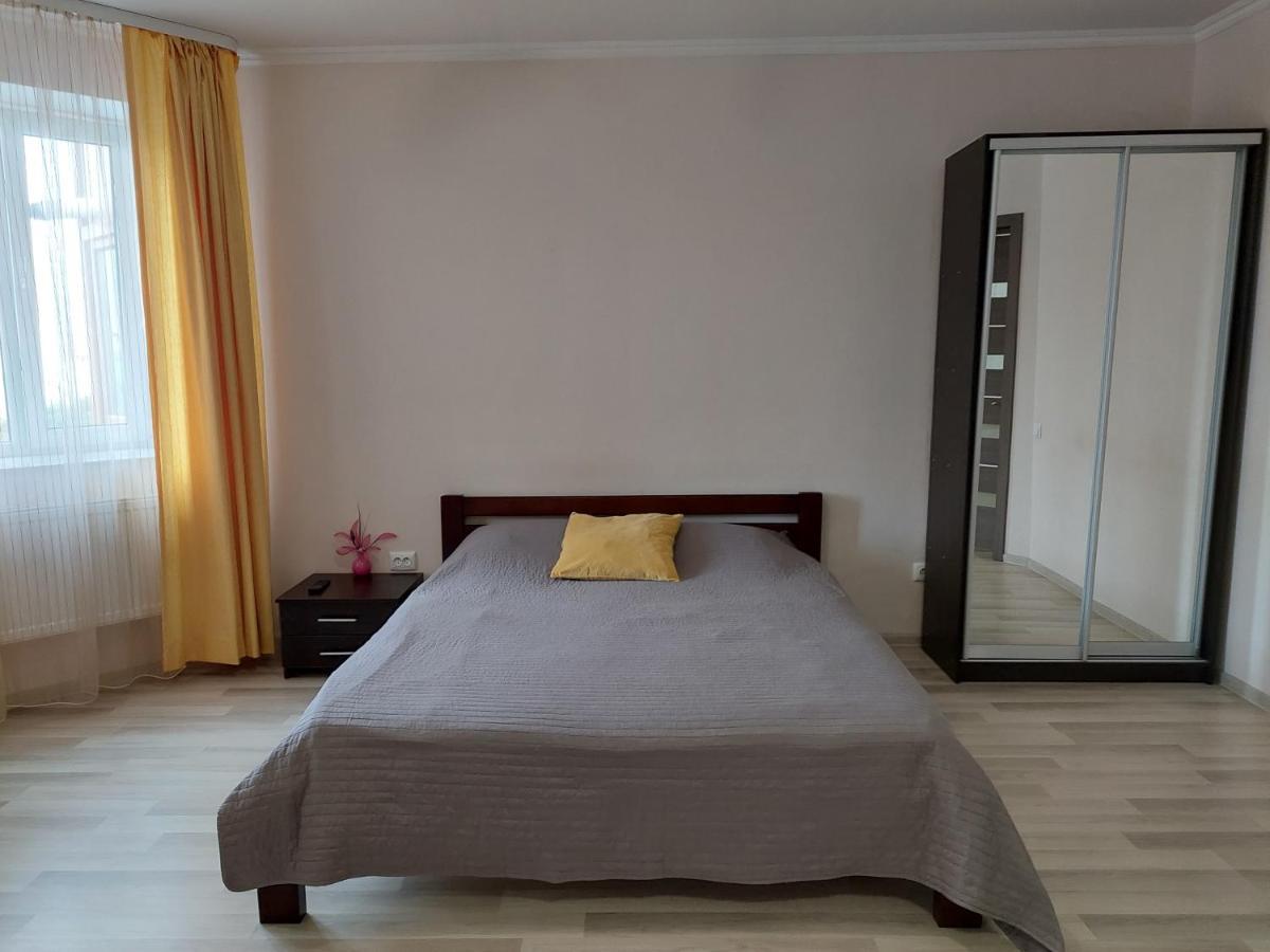 Apartamento Новобудова Центр Lutsʼk Exterior foto