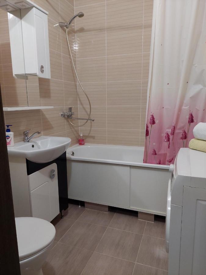 Apartamento Новобудова Центр Lutsʼk Exterior foto