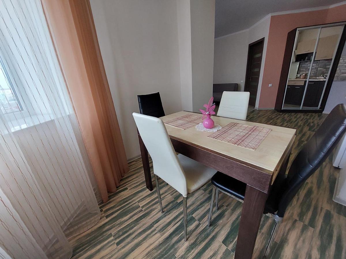 Apartamento Новобудова Центр Lutsʼk Exterior foto